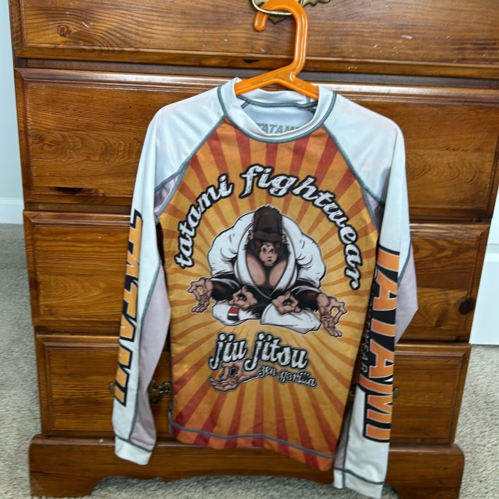EUC kids Tatami fightwear youth medium rash guard